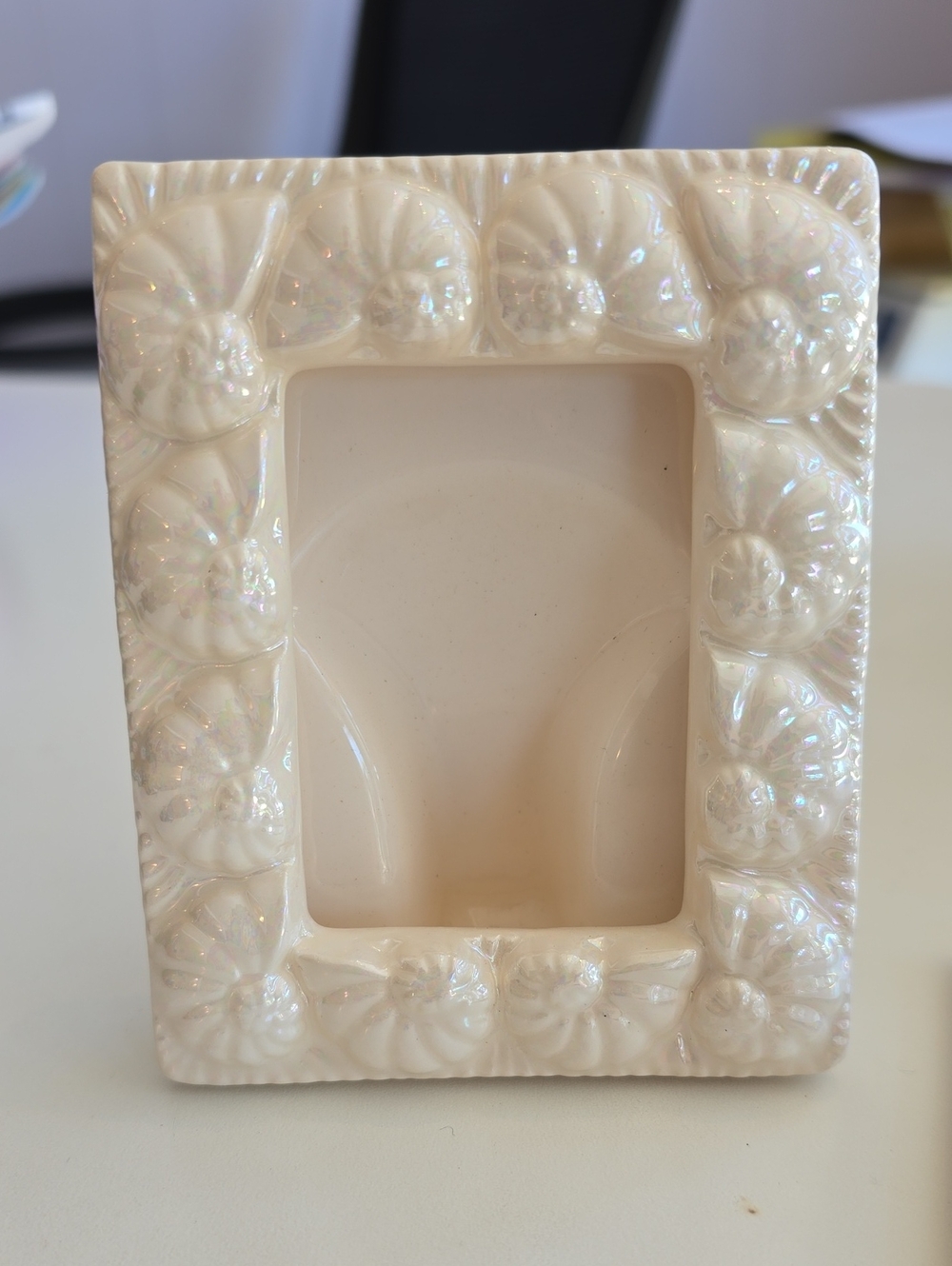 VTG Russ Berrie & Company Iridescent Porcelain Shell Mini Picture Frame